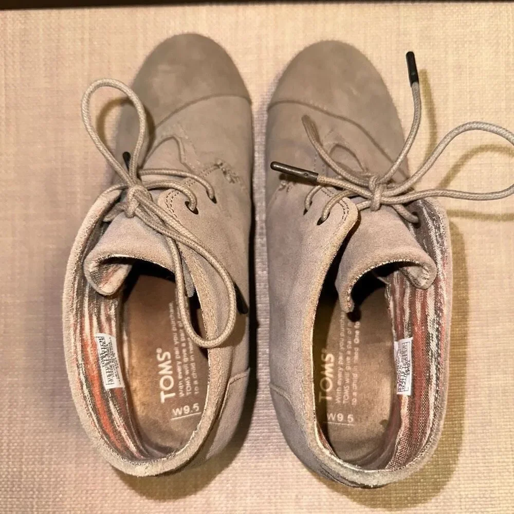 TOMS Womens Desert Shoe Wedge Heel Taupe Suede Size 9.5 EUC